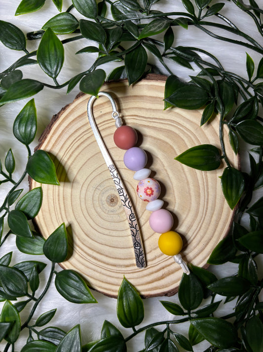 Retro Floral Bookmark